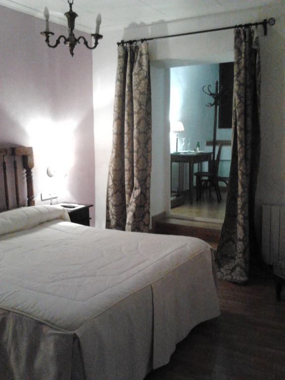 Hostal Los Aromas Villena Quarto foto