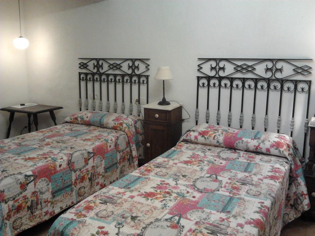 Hostal Los Aromas Villena Quarto foto