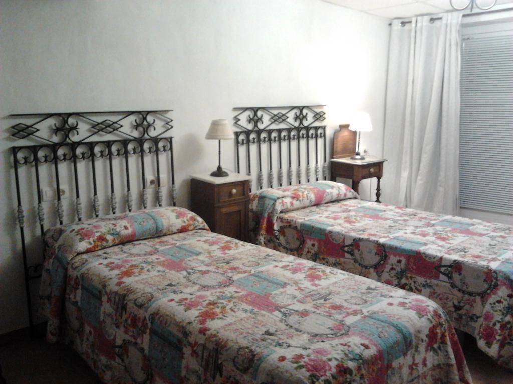 Hostal Los Aromas Villena Quarto foto