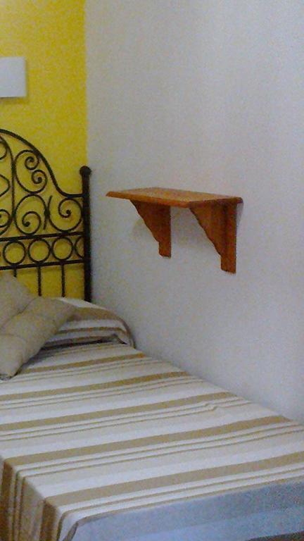 Hostal Los Aromas Villena Quarto foto